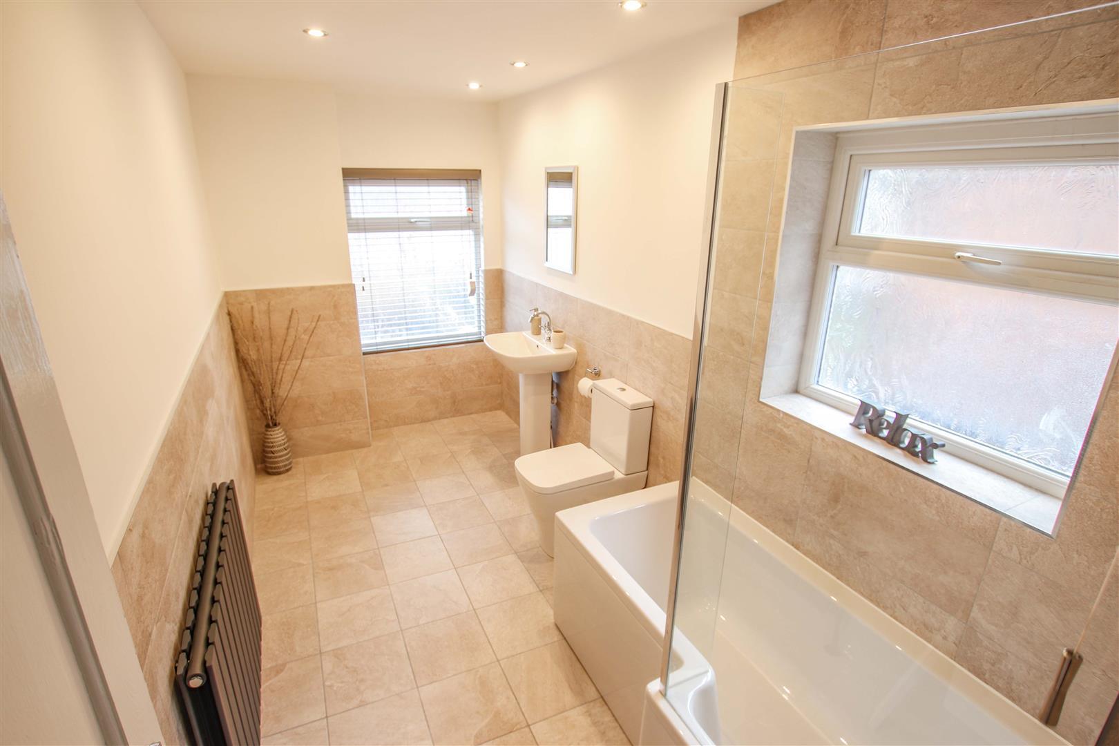 LUXURY FIRST FLOOR BATHROOM